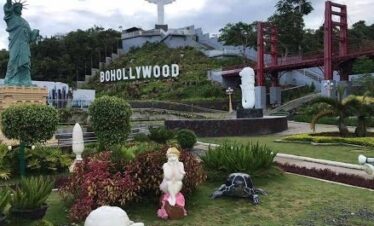 Bohol Countryside Day Tour with Loboc River Cruise + Side Trip Bohollywood (Sikatuna Mirror of the World)